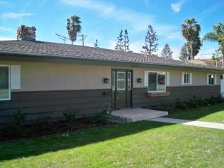 F-28 The Wonderland House - Anaheim - 1