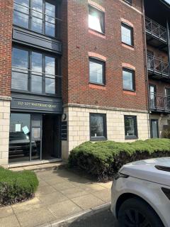 2 bed City, River Mersey View Apartment, sleeps 5 - Liverpool - 1