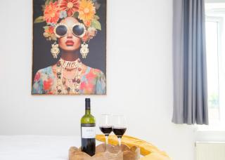 Peterborough 4-Bed Contractor House with 2 Baths & Parking - 2