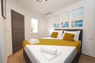 Apartments Adela - Gajac - 2