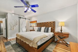 Old Town Basecamp 6 Blocks to Old Town Square - 5