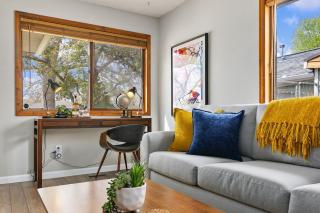 Old Town Basecamp 6 Blocks to Old Town Square - 2