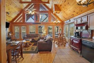 Stunning Mountain Cabin w Hot tub - Gatlinburg - 0