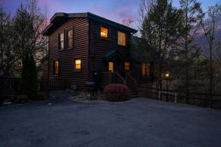 Stunning Mountain Cabin w Hot tub - Gatlinburg - 8