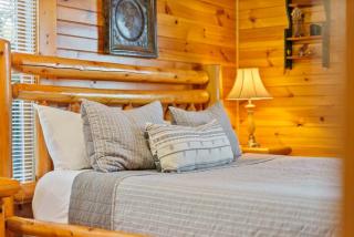 Stunning Mountain Cabin w Hot tub - Gatlinburg - 3