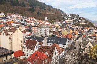 DINBNB Apartments l 50m to Bryggen l 16 Guest l 3 Apt l Balcony l View - Bergen - 0