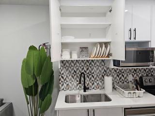 Lovely Brand New 2 Bedroom Suite in Calgary - Calgary - 4