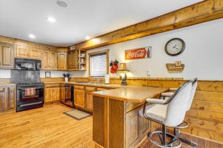 The Lodge at Crider Creek Getaway on 140 Acres! - Owensville - 4