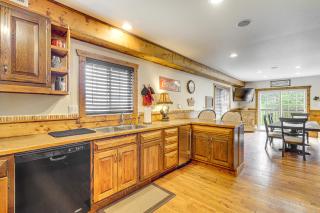 The Lodge at Crider Creek Getaway on 140 Acres! - Owensville - 2
