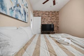 Spacious & Stylish 2BR Apartment Near Manhattan - Jersey City - 1