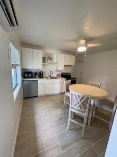1 block to the beach, perfect! - Cocoa Beach - 6