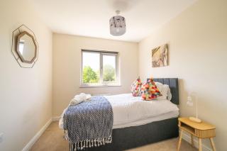 Bright and Cosy 3-Bedroom House Near Monmouth Castle, Sleeps 5, with Wi-Fi and Free Parking - Newport - 8