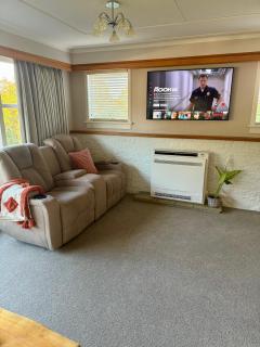 Luxurious City Retreat by the Park - Invercargill - 1