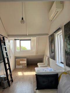 Zolderstudio dichtbij Goffert met eigen badkamer en WC, eigen keuken, eigen ingang - 5