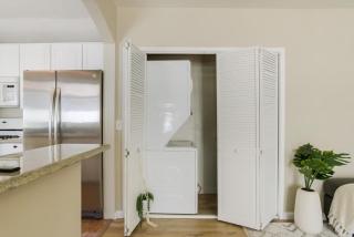 Gated gem walking distance to Beverly center - Los Angeles - 2