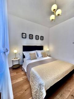 Eccelsobarese - close to Airport train link - Bari - 9