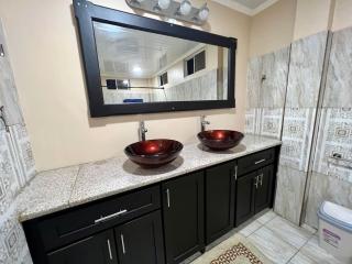 Stephens Ventures,9 mins from National Stadium, New home with Jacuzzi - Georgetown - 4