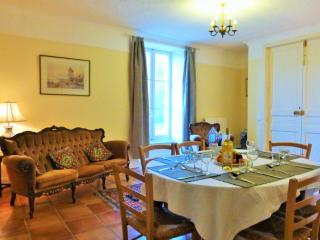 Chateau du Fraissinet, 6 gites sleeping 2-8 guests, Pool and River on site - - 6