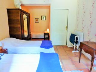 Chateau du Fraissinet, 6 gites sleeping 2-8 guests, Pool and River on site - - 4