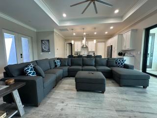 Brand New Luxury 4 bedroom heated pool home - 4
