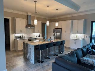 Brand New Luxury 4 bedroom heated pool home - 5