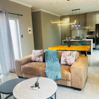 Mo's urban nest - with power backup - Sandton - 0