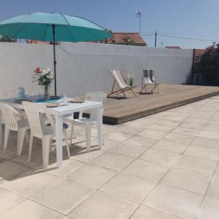 MAISON avec PISCINE CHAUFFEE PRIVEE DE MAI A SEPTEMBRE - 9