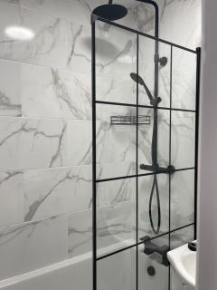 Serenity family home, close to the beach, sleep 6, long term bookings - 4