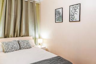 Spacious Wembley Apartment 2 Bedrooms, Free Parking, Pool - Londra - 1