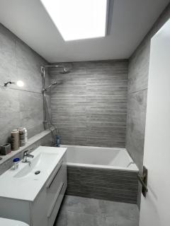 grand appartement 74m2 refait à neuf à 5mn de la mer dans grand parc botanique - 9