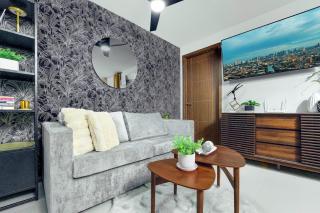 Lux Condo, Bay View, Mall Access - 0