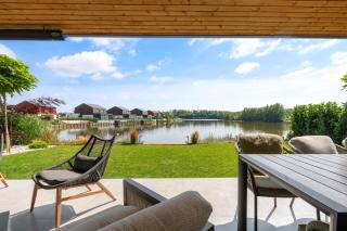 Lakeside Luxury Villa at Penati Golf Resort - Šajdíkove Humence - 8