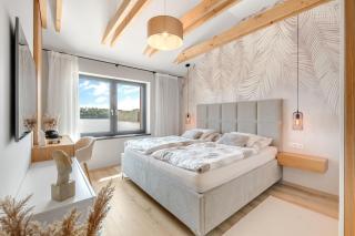 Lakeside Luxury Villa at Penati Golf Resort - Šajdíkove Humence - 9