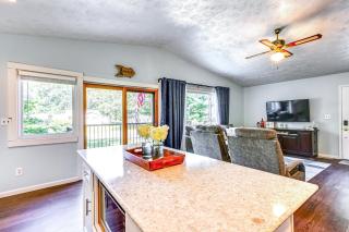Au Gres Vacation Rental Cabin Less Than 1 Mi to Lake Huron - Au Gres - 4