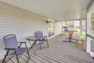 Near Hiking and Fishing Dale Home with Deck! - Dale - 9
