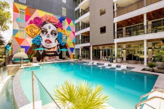 Fiesta San Antonio | On Riverwalk | Infinity Pool - San Antonio - 4