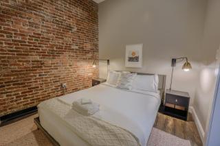 Luxury at 3br 2ba 200mbps Internet - Boston - 4