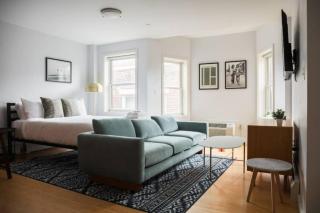 Chic Studio Ideal for Nurses - Boston - 0