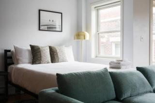 Chic Studio Ideal for Nurses - Boston - 3