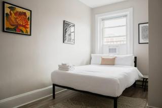 Centrally located 1bed Newbury Street - Boston - 9