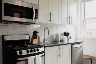 Centrally located 1bed Newbury Street - Boston - 8