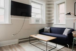 Centrally located 1bed Newbury Street - Boston - 6