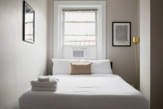 Centrally located 1bed Newbury Street - Boston - 5