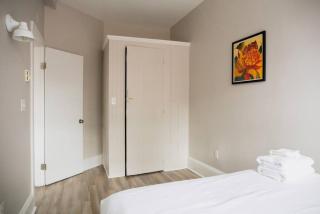 Centrally located 1bed Newbury Street - Boston - 4