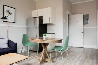 Centrally located 1bed Newbury Street - Boston - 3