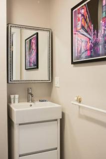 Centrally located 1bed Newbury Street - Boston - 1