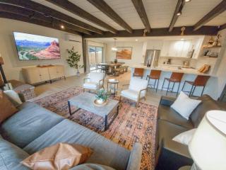 Sedona Oasis Luxe Home with Views Hot Tub and More - 9