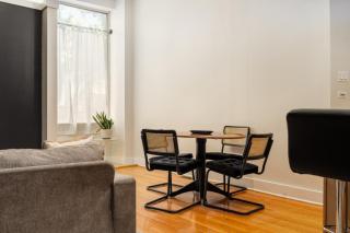 Bucktown 2BR Apt with Office and Courtyard - Chicago - 4