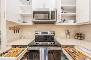 North Park Penthouse King Beds Workspaces Parking - San Diego - 7