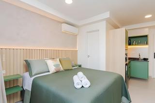 Apartamentos para casal com cama Queen - Piscina e Academia no Centro de Curitiba - 8